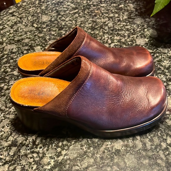 NAOT Womens Wedge Clogs/Mule in bronze color leather sz 40 - Picture 1 of 7